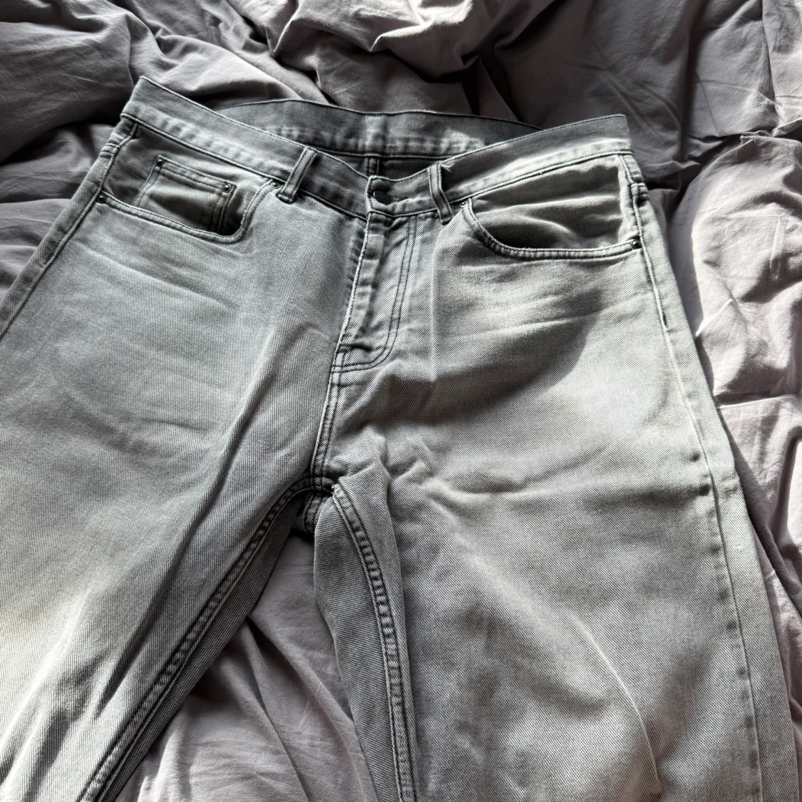 Grå jeans från Carhartt