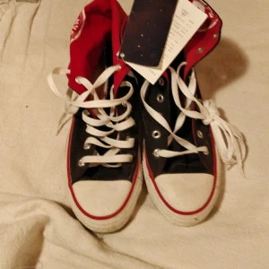 Höga Converse aldrig använda - Aldrig använda höga Converse storlek 44