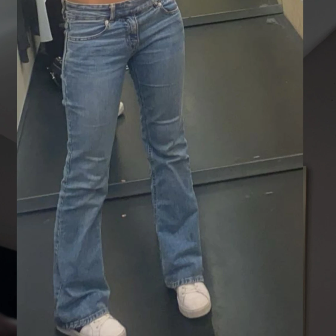 Blå bootcut jeans låg midja - 1