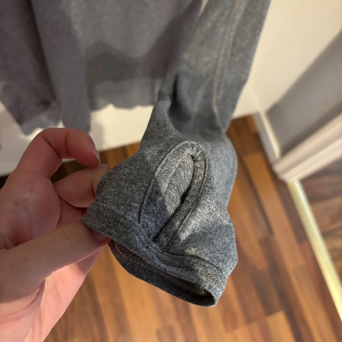 Grå långärmad träningströja med half zip - 2