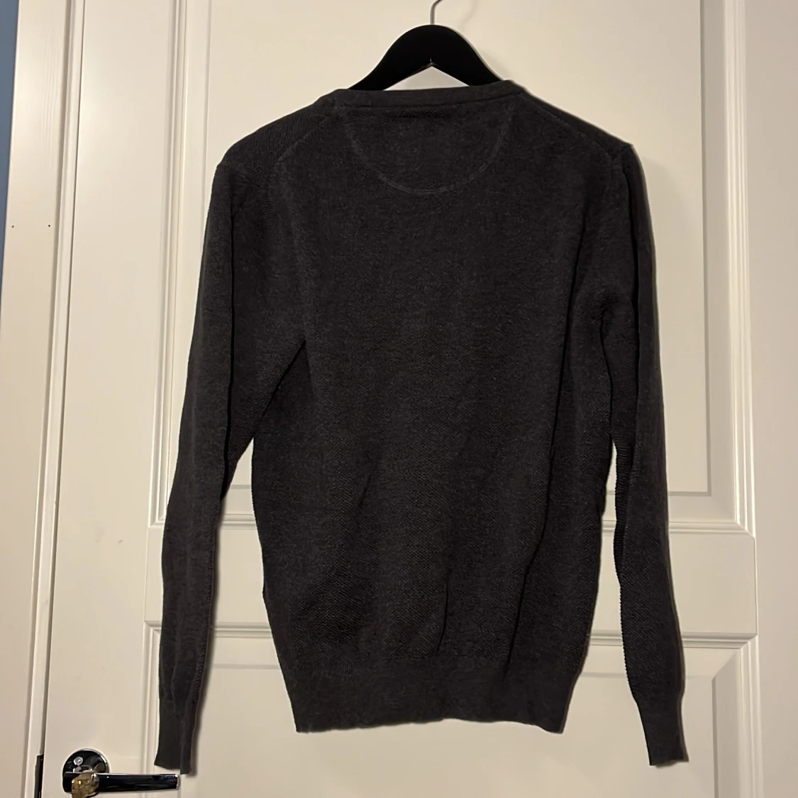 Grå stickad GANT tröja - 1