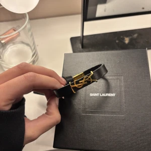 Ysl armband  - Helt nytt oanvänt, köpt på nk för 3600🩷🩷