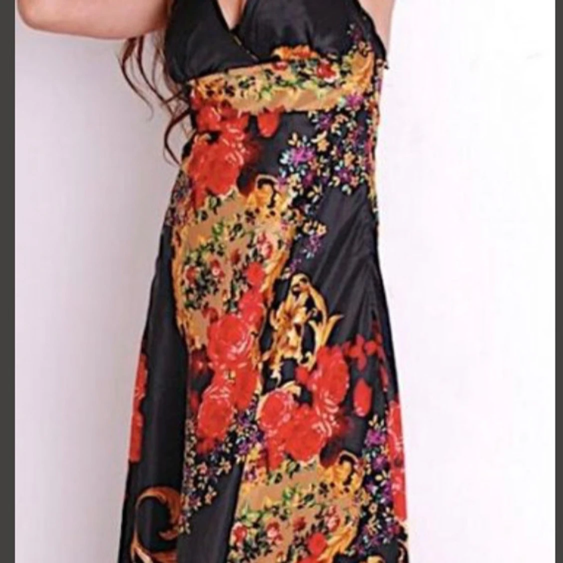 Lång blommig klänning m röda rosor - 4