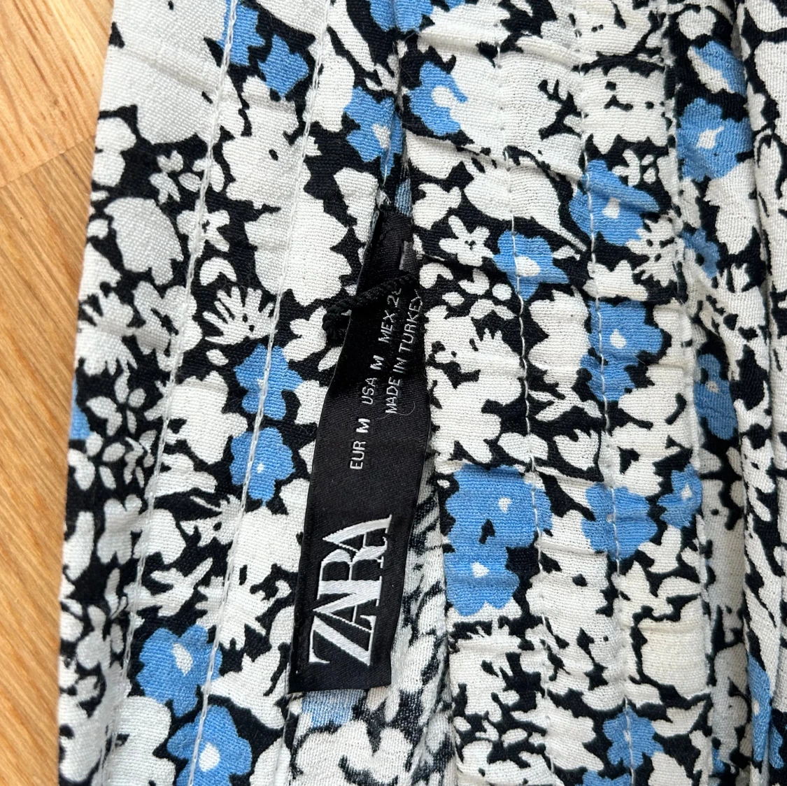 Blommig volangkjol från Zara - 3