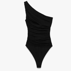 Svart asymmetrisk body - Snygg svart body från Zara i strl S. Är i nyskick med prislappen kvar. Skriv för egna bilder.