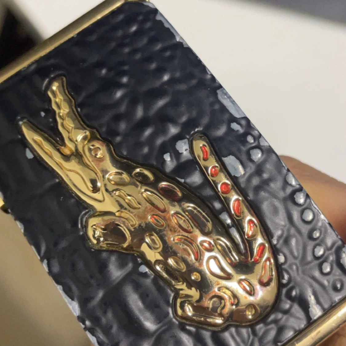 Svart bälte med guldspänne från lacoste - 2