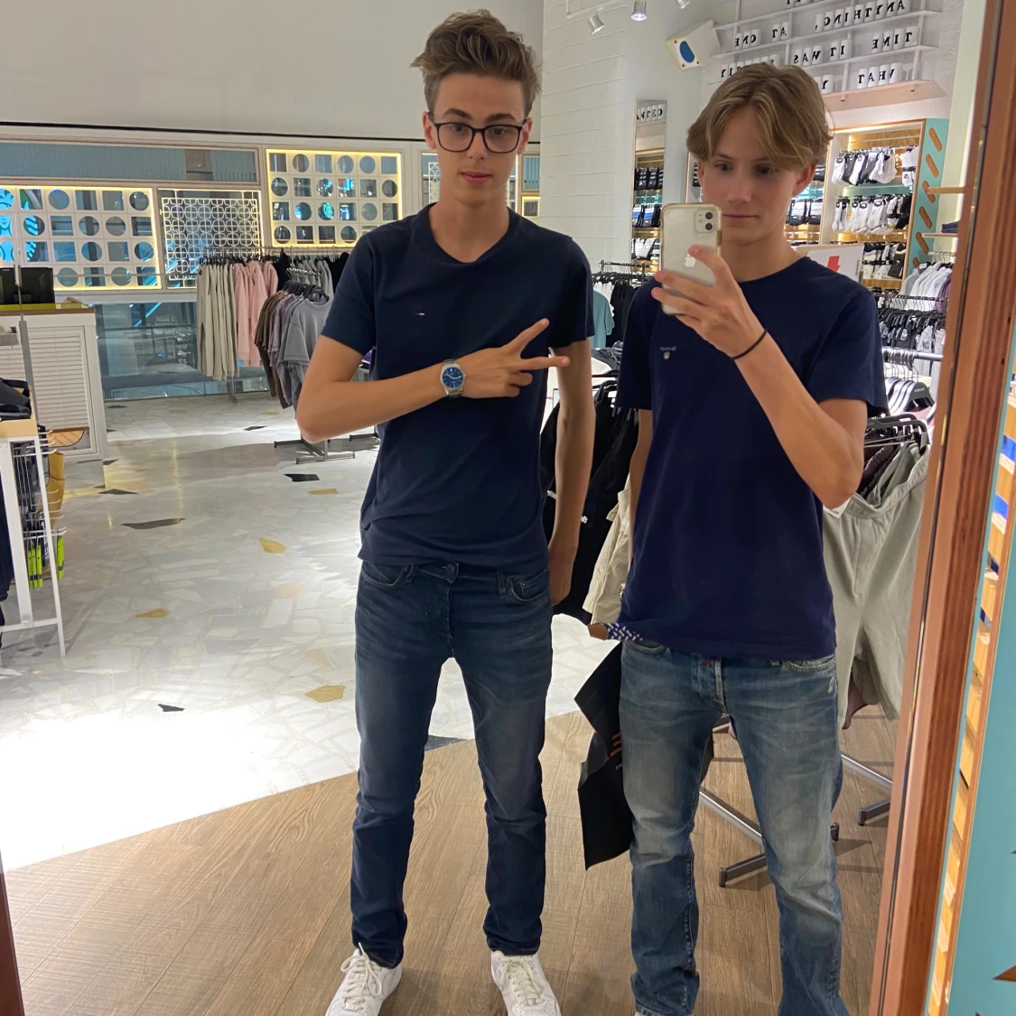 Mörkblå t-shirt från Tommy Hilfiger - 1