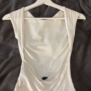 Öppen rygg topp  - Öppen rygg topp från Gina 