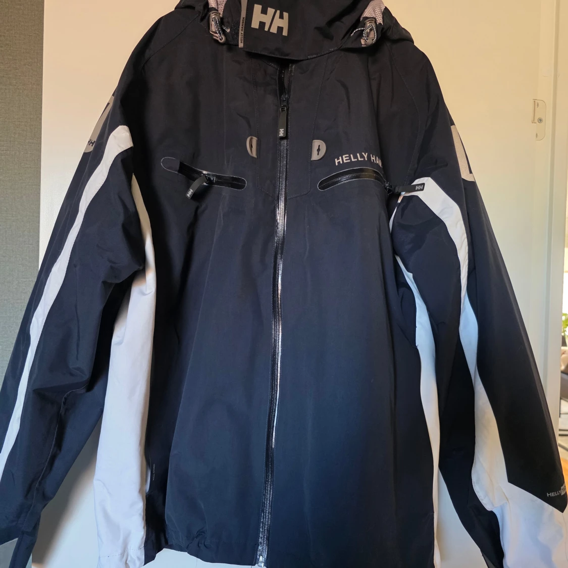 Svart och vit vindjacka Helly Hansen XL