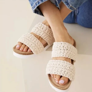 Duffy tofflor  - Jätte söta och sköna tofflor från Duffy. Passar perfekt på sommaren. Skriv för bilder på. Pris kan diskuteras 