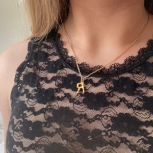 Fin spets linne - Jätte fint spets linne ❣️lappen är kvar helt ny , lånad bild köpt för 250kr men priset är överstrukit då jag fick den i present ❣️