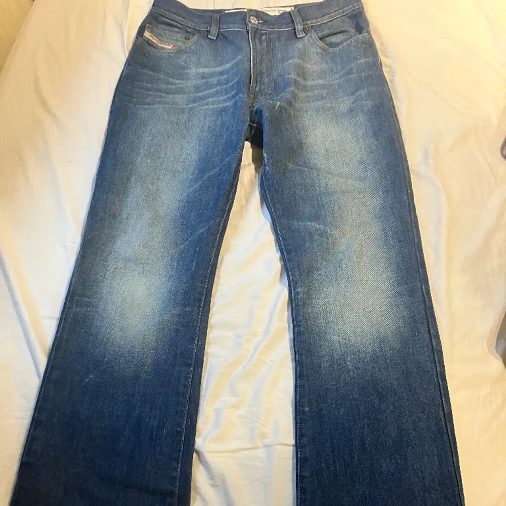 Snygga, blåa diesel jeans i bra skick. Är köpta secondhand men aldrig använd av mig. Är öppen till prisförslag och kan skicka fler bilder/mått om det behövs 💗💗. Jeans & Byxor.