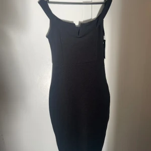 Jättefin klänning - Jättefin klänning som aldrig har använts, bara provats! Tillomed taggen är kvar 