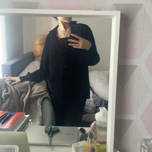 Sammet skjorta  - Sammet skjorta frpn boohoo