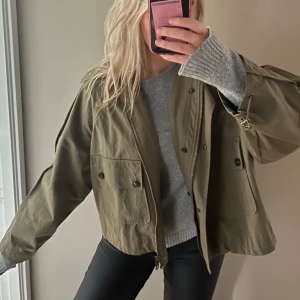 Vårjacka - Jättefin vårjacka från ZARA!