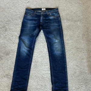 Taylor tweed jeans - Säljer nu ett par Taylor tweed jeans som aldrig är använda pga att dom är för stora. Storlek 33 Nypris 1500kr  