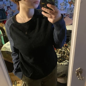 Tröja  - Säljer en långärmad tröja som är från Hm. Tröjan har ett skönt material. Säljer då den inte kommer till användning