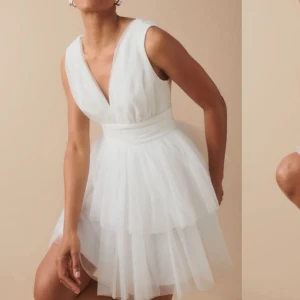 Klänning - Perfekt klänning till studenten, men säljer då ja hittat en annan. Helt ny, prislapp kvar! Nypris 599 så säljer helst för 550<3 HAR BÅDE STORLEK XS OCH S