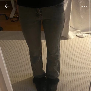 Jeans bootcut  - Jättefina jeans från Gina Tricot. Köpte dessa på Plick men var tyvärr för stora för mig, därför anledningen till att jag säljer dem. Inte några defekter alls.