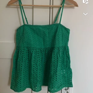 Topp - Säljer denna toppen från bik bok, som inte säljs längre💞skriv för frågor eller fler bilder‼️