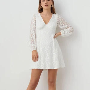 Lace wired mini dress ginatricot - Säljer vidare då den inte passade mig. Fint skick!!
