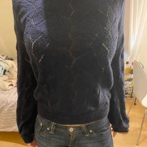 Tröja - Snygg marinblå tröja från vero moda💕