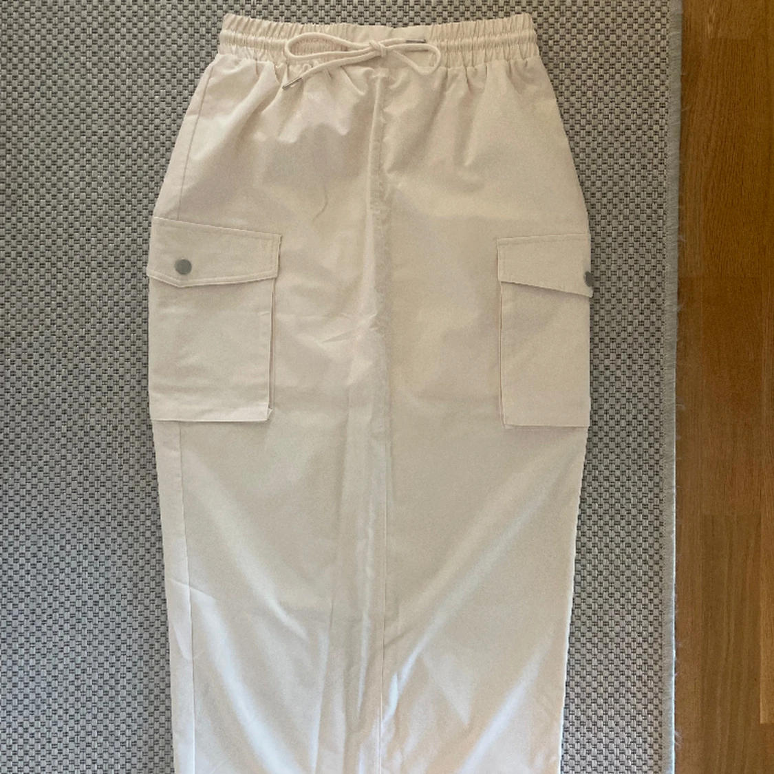 Cargokjol midikjol beige creme kjol