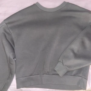 Tröja  - Jätte fin oanvänd sweatshirt. Från Gina storlek XS. Skriv för fler bilder
