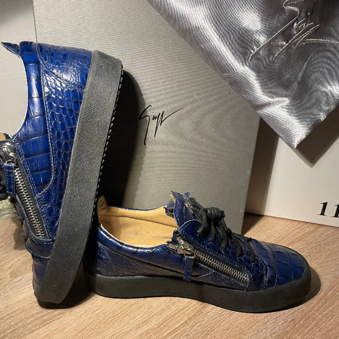 Guiseppe Zanotti  - 90