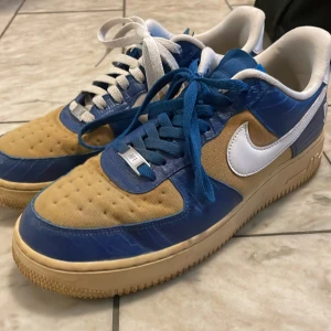 Air force 1 - Ett par air force ones som jag har växt ut. Skicket är bra men dem är lite smutsiga nu. 