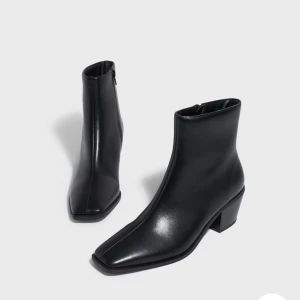 Boots med klack - Låga boots med klack, helt nya aldrig använda 