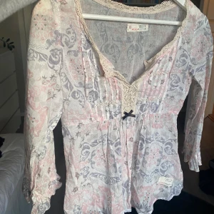 Fin Odd Molly topp - Nu säljer jag denna fina Odd Molly topp,💗 skriv om ni är intresserade!