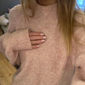 Stickad tröja - Rosa stickad tröja 💕