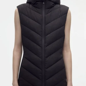 Väst från Zara  - Använd ett fåtal gånger så i mycket bra skick, säljer pga den inte kommer till användning. 