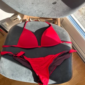 Calzedonia bikinis - Säljer denna super najs bikinis från Calzedonia! Endast använda fåtal gånger 💕 Skriv privat för fler bilder och info 