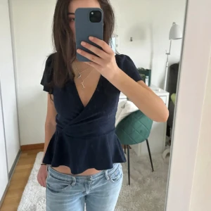 Blå blus  - Säljer super fin blå blus i bra skick 