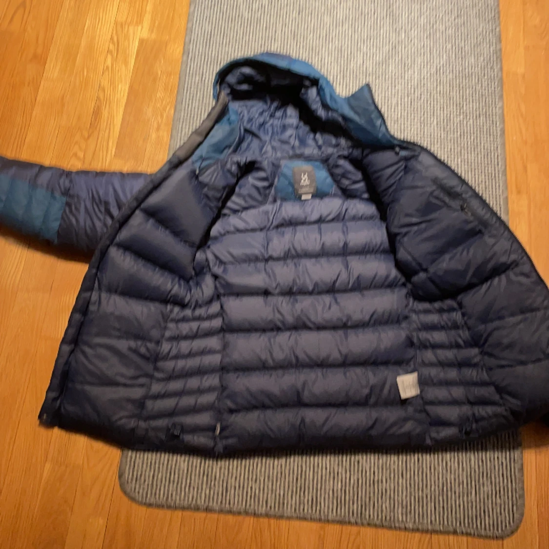 Mörkblå haglöfs jacka - 90