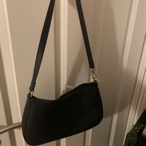 Väska - Använder inte längre, inga defekter så är som ny!