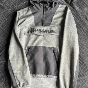 Ellesse tröja  - Den är i bra skick som ny