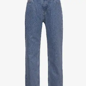 Ett par jättefina jeans från Grunt, har köpt dem på kidsbrandstore, säljer dem för att de har blivit för små för mig  Köpta för 600 för några månader sedan. Priset går att diskutera