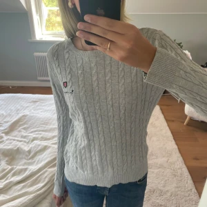 Ralph lauren liknande - Superfin tröja med detaljer, använd men väldigt bra skick💗