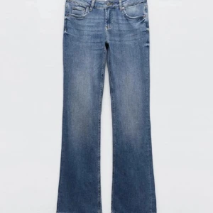 ZARA jeans - Skit snygga!! Skriv för egna bilder💕