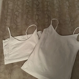 Två vita linne - Fina med justerbara band! 