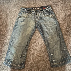 Blå jeansbyxor från Blend Denim - jorts/trekvartsbyxor från blend denim, aldrig använda🙏 skriv för mått eller vad som🌷