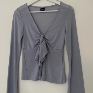 Tröja från GinaTricot - Använd 1 gång ångrade mig efter jag drog av lapparna