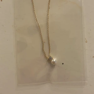 Edblad - Helt nytt, fick i present men inte helt min smack därav säljer jag det❤️ vet ej nypris. Ser silver ut på bild men den är guldpleterad