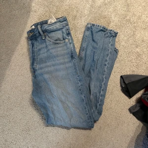 Jeans - Ett annat par jeans från jack&jones som är i storlek 29/30. Jeansen är helt oanvända.