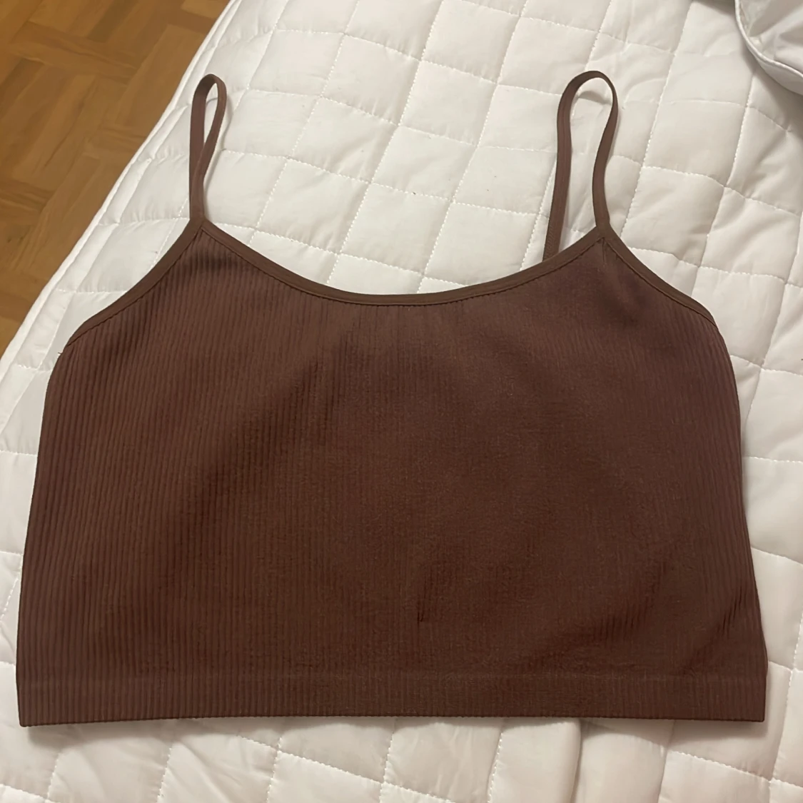 Brun ribbad linnetopp - 90