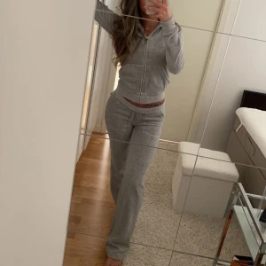 Juicy sett - Säljer ett Juicy Couture sett strl XXS. Använt två gånger hemma. som nytt. 
