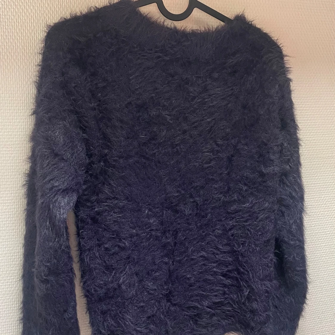 Mörkgrå fluffig tröja från H&M